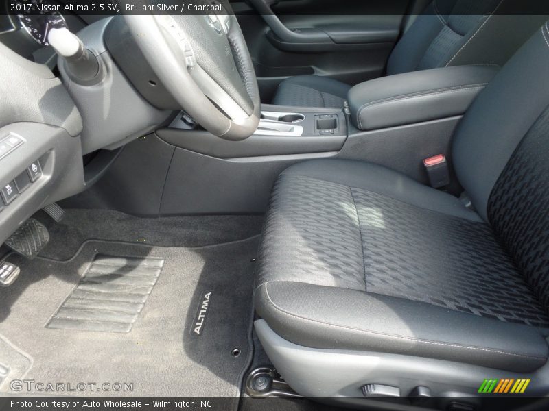 Brilliant Silver / Charcoal 2017 Nissan Altima 2.5 SV
