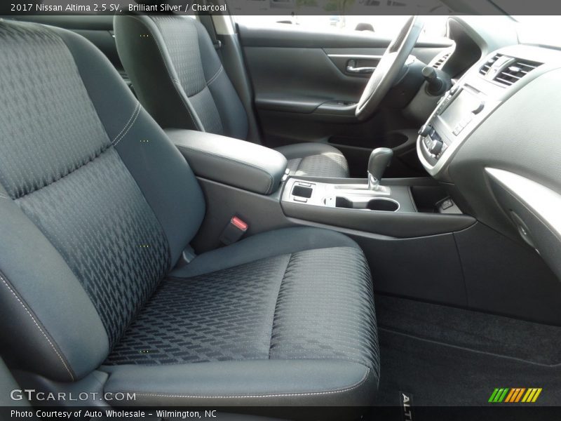 Brilliant Silver / Charcoal 2017 Nissan Altima 2.5 SV