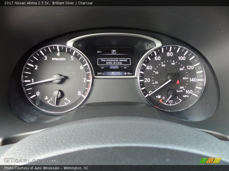 Brilliant Silver / Charcoal 2017 Nissan Altima 2.5 SV
