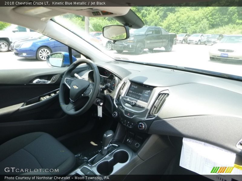 Kinetic Blue Metallic / Jet Black 2018 Chevrolet Cruze LT
