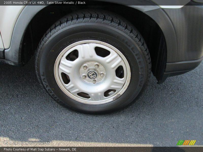 Satin Silver Metallic / Black 2005 Honda CR-V LX 4WD