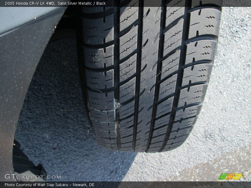 Satin Silver Metallic / Black 2005 Honda CR-V LX 4WD