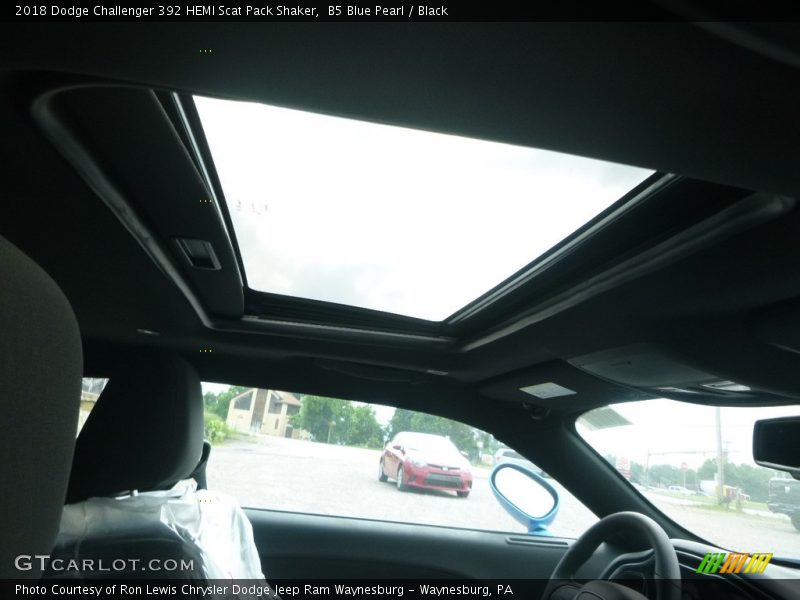 B5 Blue Pearl / Black 2018 Dodge Challenger 392 HEMI Scat Pack Shaker