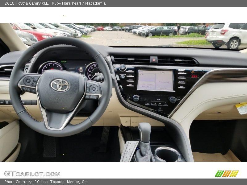 Ruby Flare Pearl / Macadamia 2018 Toyota Camry XLE