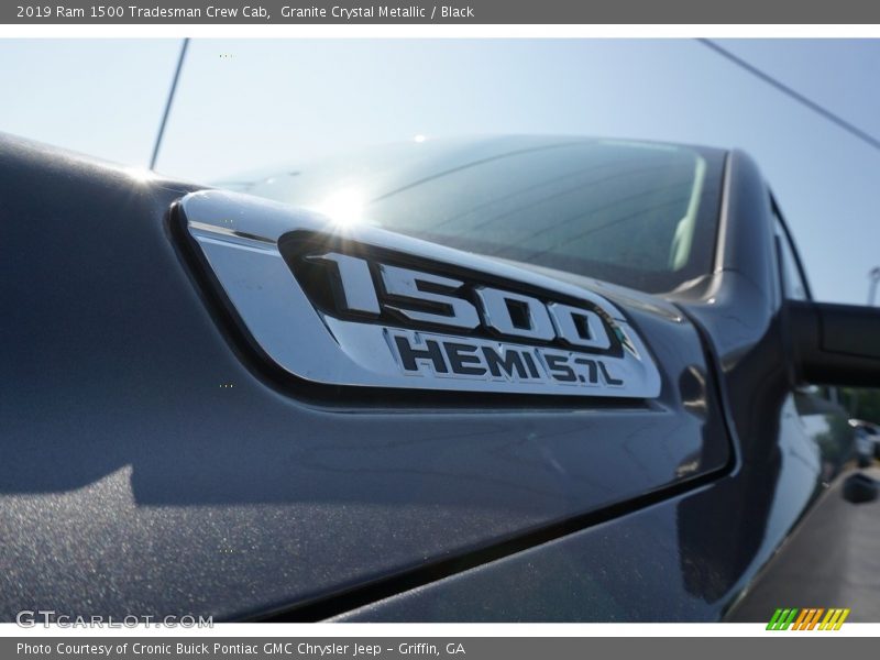 Granite Crystal Metallic / Black 2019 Ram 1500 Tradesman Crew Cab