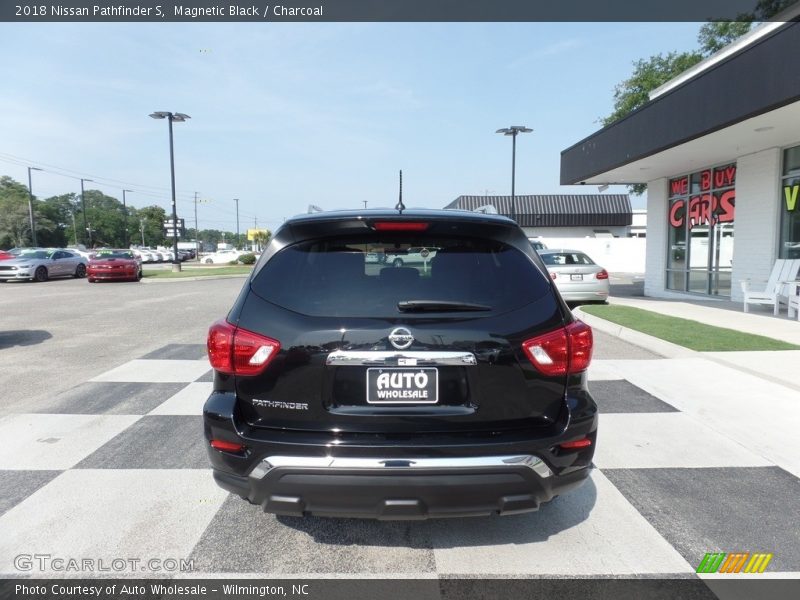 Magnetic Black / Charcoal 2018 Nissan Pathfinder S