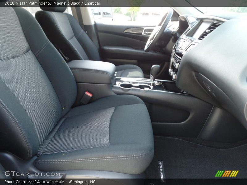 Magnetic Black / Charcoal 2018 Nissan Pathfinder S
