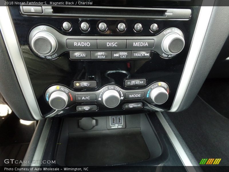 Magnetic Black / Charcoal 2018 Nissan Pathfinder S