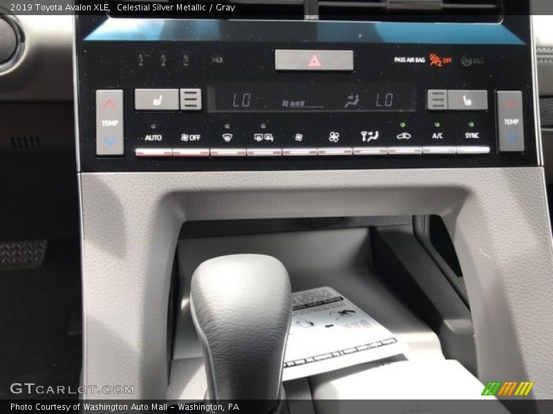Celestial Silver Metallic / Gray 2019 Toyota Avalon XLE