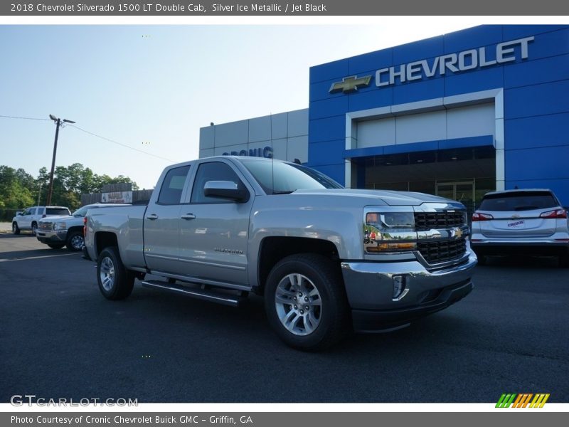 Front 3/4 View of 2018 Silverado 1500 LT Double Cab