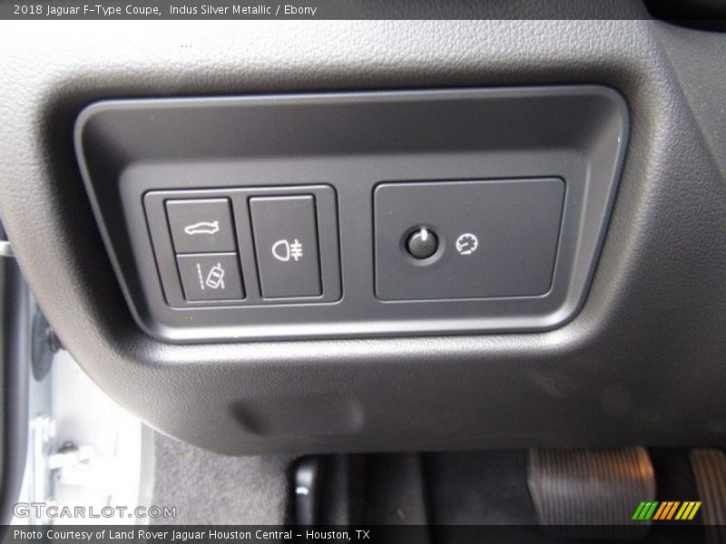 Indus Silver Metallic / Ebony 2018 Jaguar F-Type Coupe