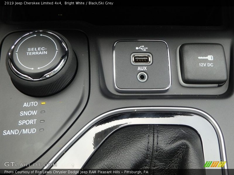 Bright White / Black/Ski Grey 2019 Jeep Cherokee Limited 4x4