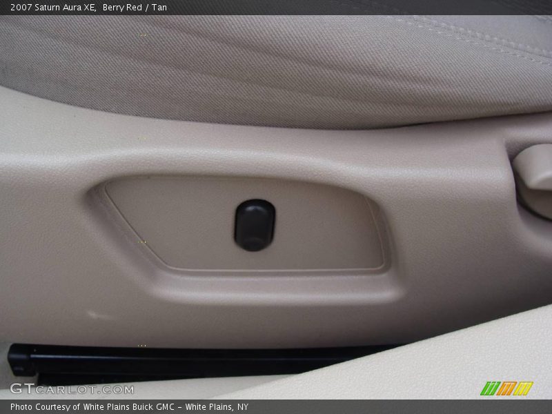 Berry Red / Tan 2007 Saturn Aura XE