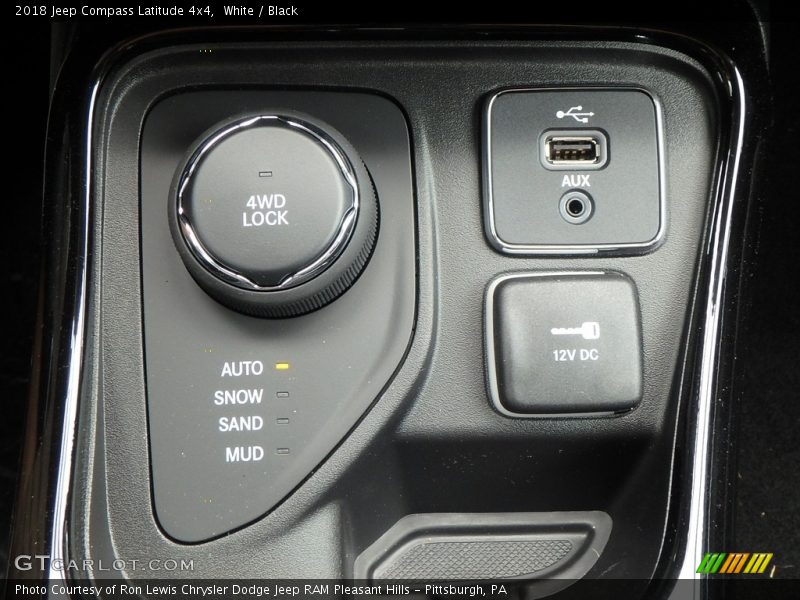 White / Black 2018 Jeep Compass Latitude 4x4