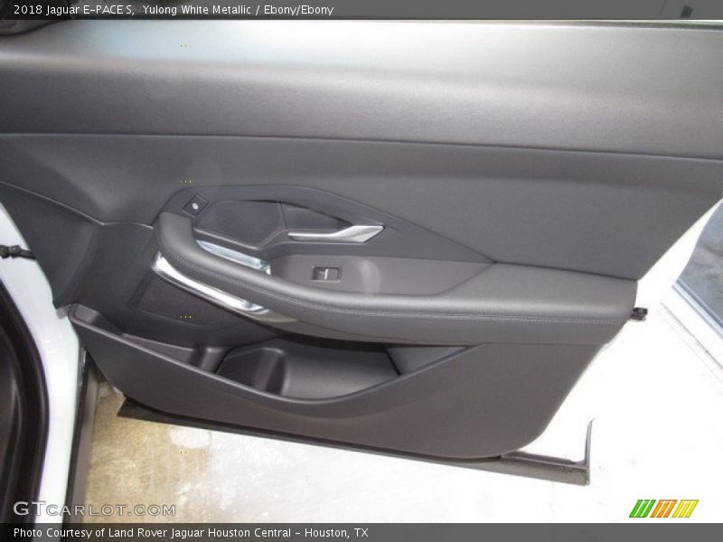 Yulong White Metallic / Ebony/Ebony 2018 Jaguar E-PACE S