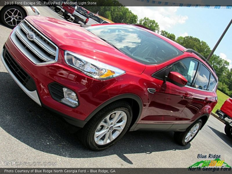 Ruby Red / Medium Light Stone 2018 Ford Escape SE