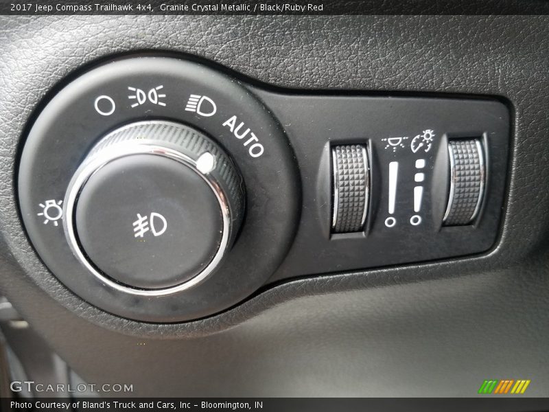 Granite Crystal Metallic / Black/Ruby Red 2017 Jeep Compass Trailhawk 4x4