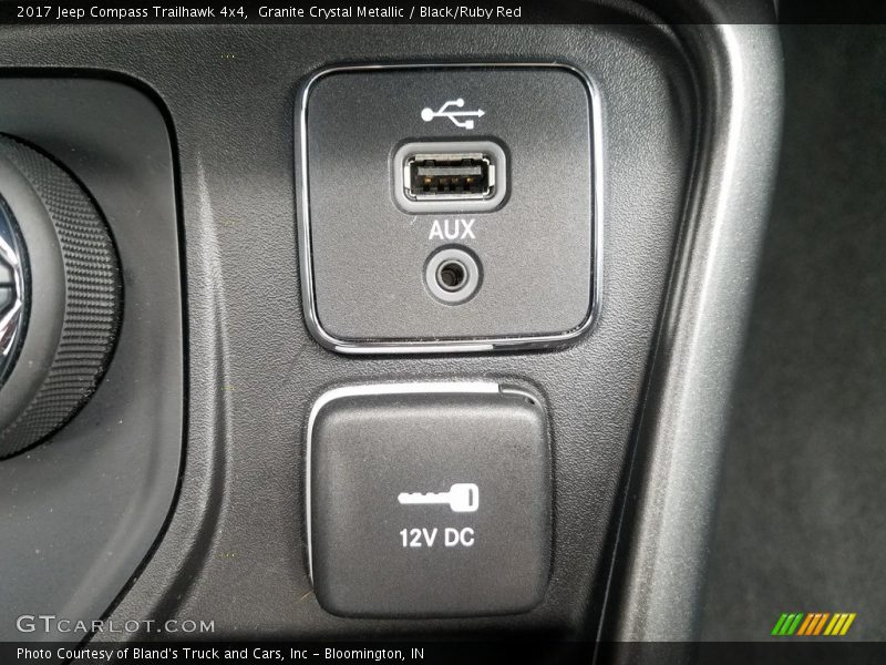 Granite Crystal Metallic / Black/Ruby Red 2017 Jeep Compass Trailhawk 4x4