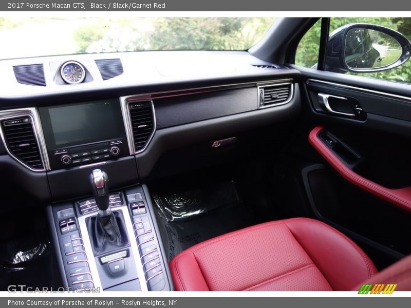 Black / Black/Garnet Red 2017 Porsche Macan GTS