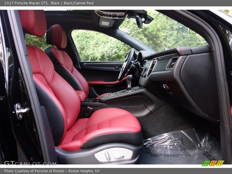 Black / Black/Garnet Red 2017 Porsche Macan GTS