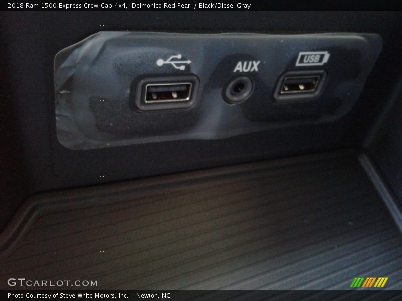Delmonico Red Pearl / Black/Diesel Gray 2018 Ram 1500 Express Crew Cab 4x4