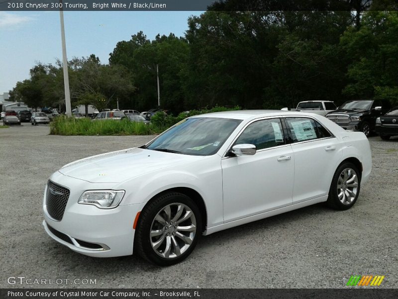 Bright White / Black/Linen 2018 Chrysler 300 Touring