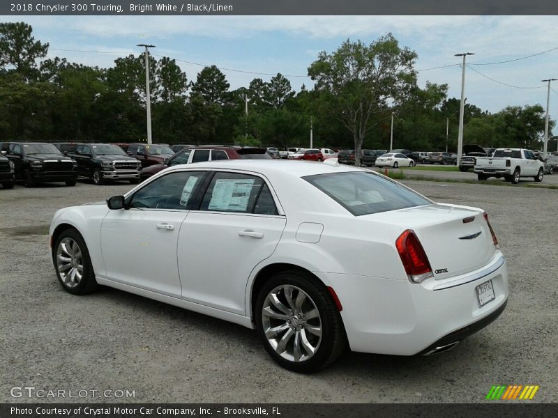 Bright White / Black/Linen 2018 Chrysler 300 Touring
