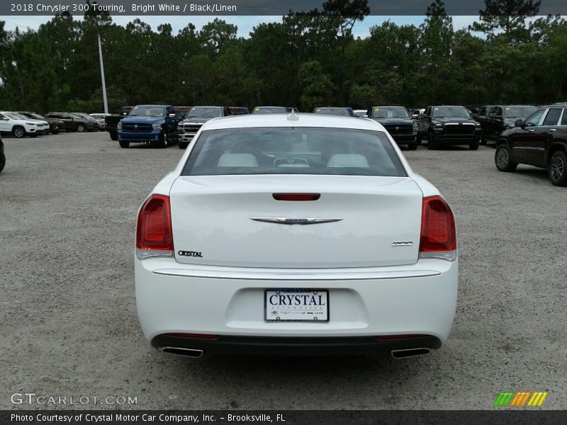 Bright White / Black/Linen 2018 Chrysler 300 Touring