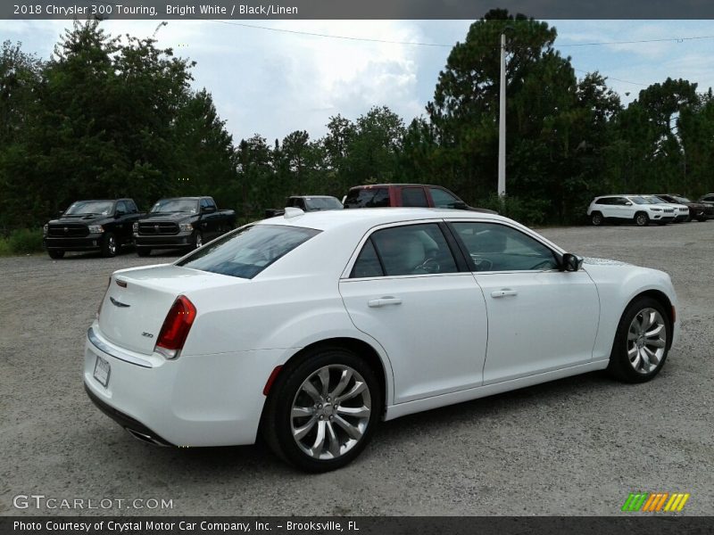 Bright White / Black/Linen 2018 Chrysler 300 Touring