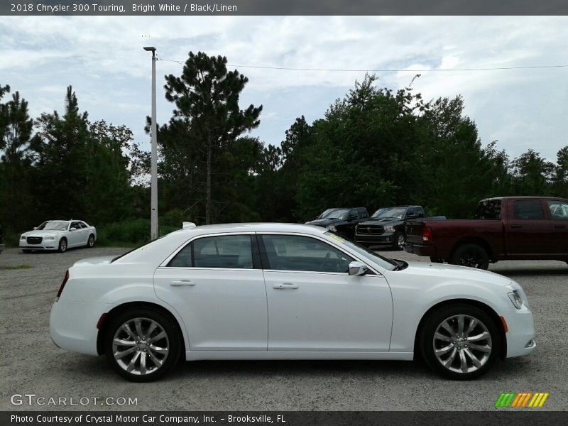 Bright White / Black/Linen 2018 Chrysler 300 Touring