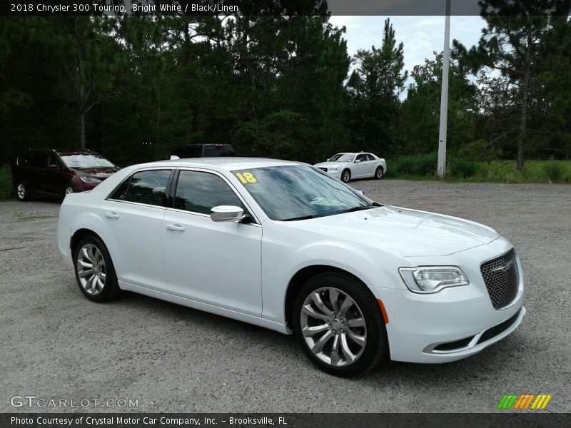 Bright White / Black/Linen 2018 Chrysler 300 Touring