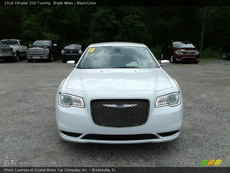 Bright White / Black/Linen 2018 Chrysler 300 Touring