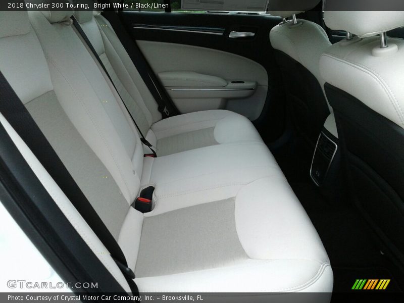 Bright White / Black/Linen 2018 Chrysler 300 Touring