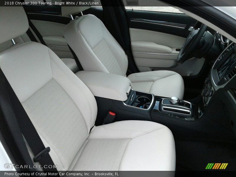 Bright White / Black/Linen 2018 Chrysler 300 Touring