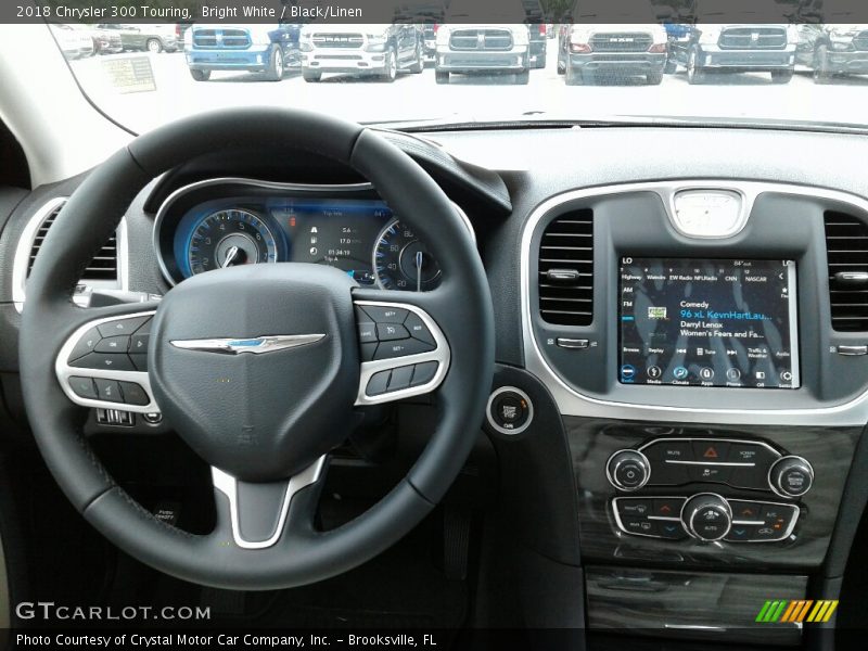 Bright White / Black/Linen 2018 Chrysler 300 Touring