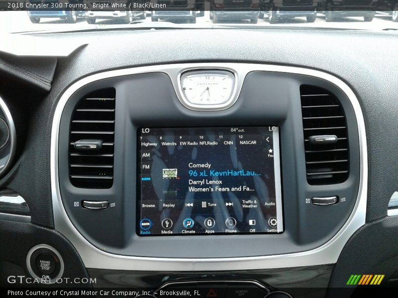 Bright White / Black/Linen 2018 Chrysler 300 Touring