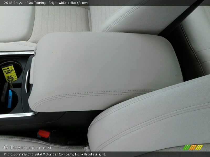 Bright White / Black/Linen 2018 Chrysler 300 Touring