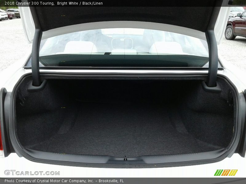 Bright White / Black/Linen 2018 Chrysler 300 Touring