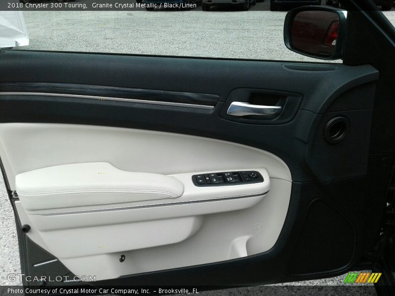 Granite Crystal Metallic / Black/Linen 2018 Chrysler 300 Touring