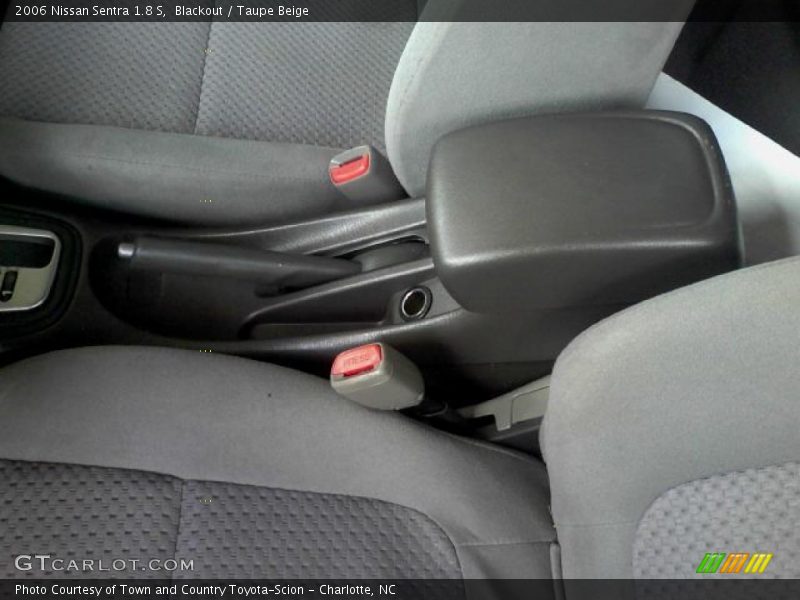 Blackout / Taupe Beige 2006 Nissan Sentra 1.8 S
