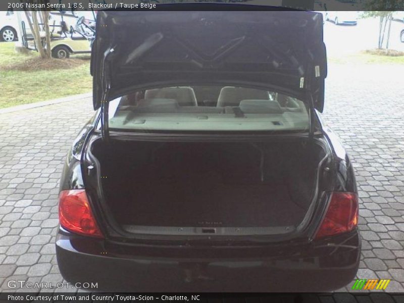 Blackout / Taupe Beige 2006 Nissan Sentra 1.8 S