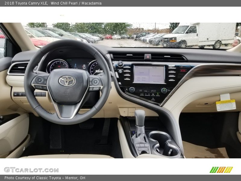 Wind Chill Pearl / Macadamia 2018 Toyota Camry XLE