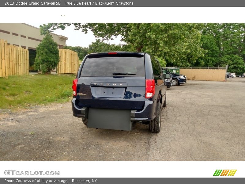 True Blue Pearl / Black/Light Graystone 2013 Dodge Grand Caravan SE