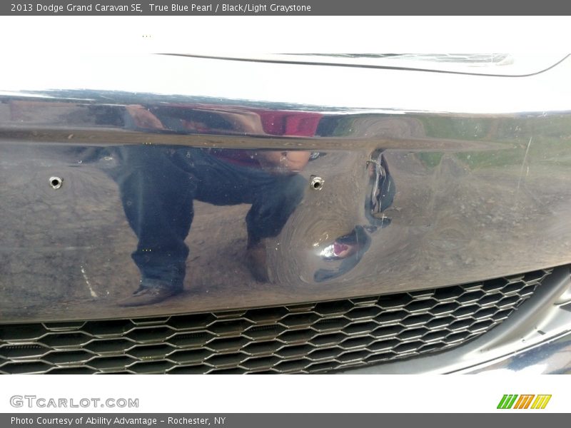 True Blue Pearl / Black/Light Graystone 2013 Dodge Grand Caravan SE