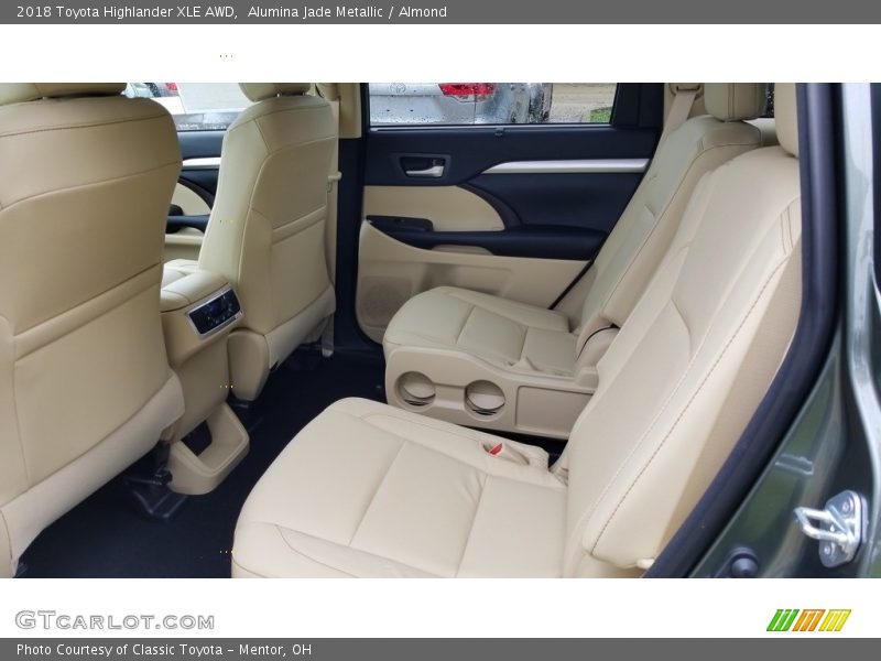 Alumina Jade Metallic / Almond 2018 Toyota Highlander XLE AWD