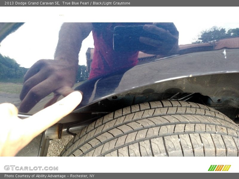 True Blue Pearl / Black/Light Graystone 2013 Dodge Grand Caravan SE