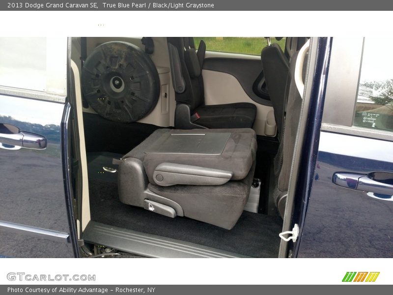 True Blue Pearl / Black/Light Graystone 2013 Dodge Grand Caravan SE