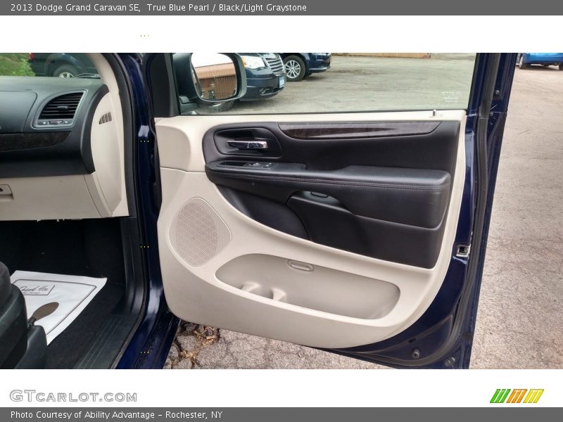 True Blue Pearl / Black/Light Graystone 2013 Dodge Grand Caravan SE