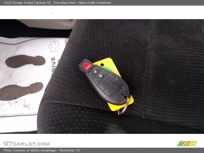 True Blue Pearl / Black/Light Graystone 2013 Dodge Grand Caravan SE