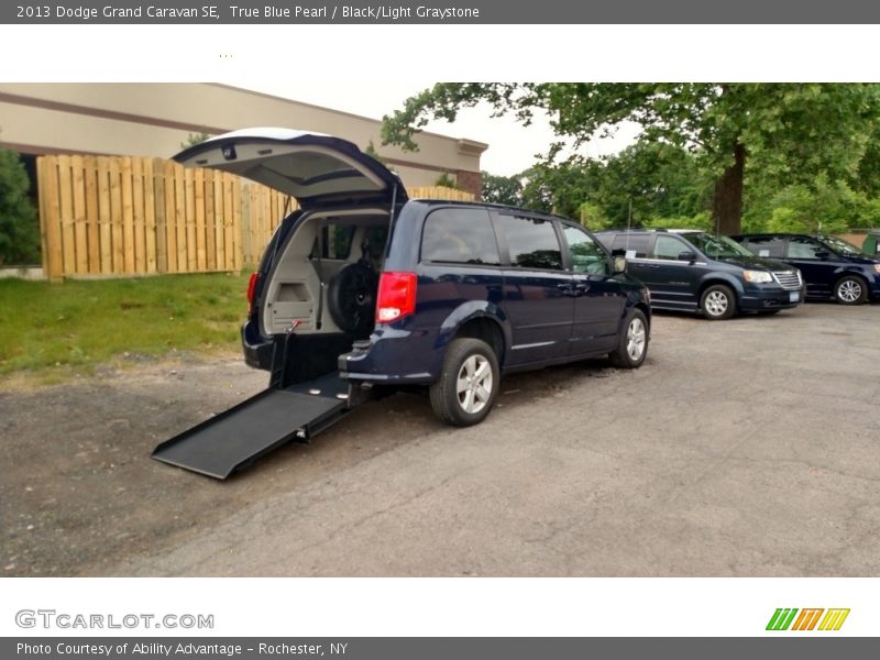 True Blue Pearl / Black/Light Graystone 2013 Dodge Grand Caravan SE